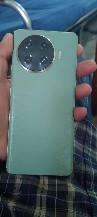 Tecno spark 20 pro plus