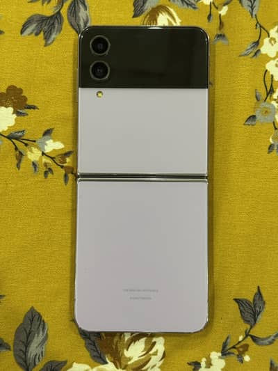 Samsung Galaxy Z Flip 4