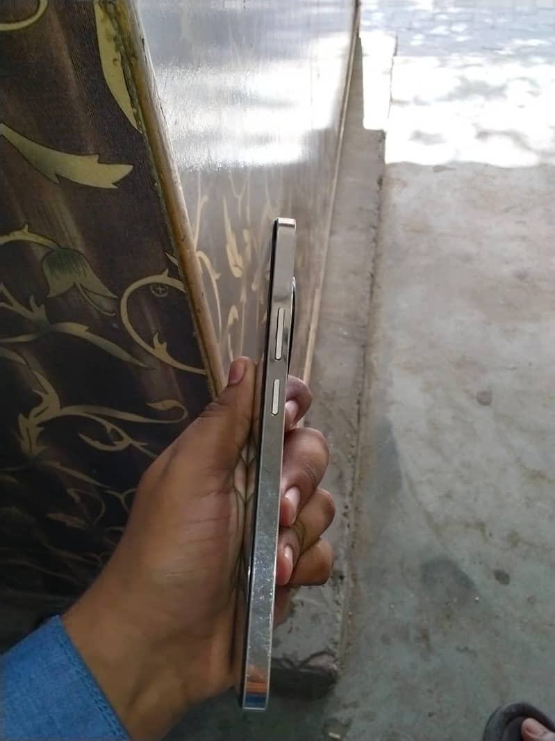 Realme 12 Plus 1