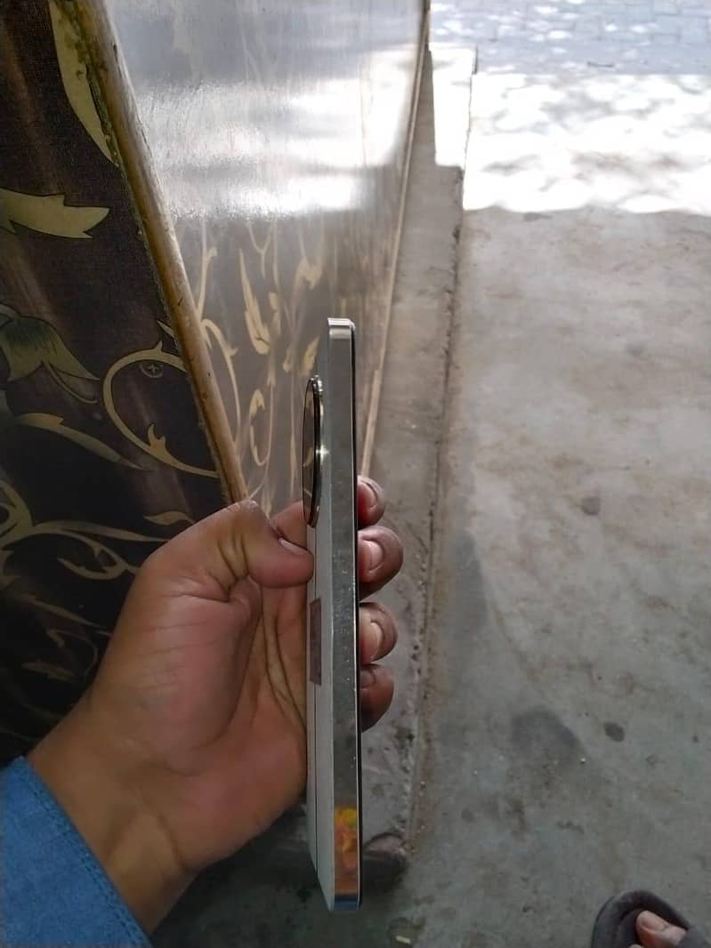 Realme 12 Plus 3