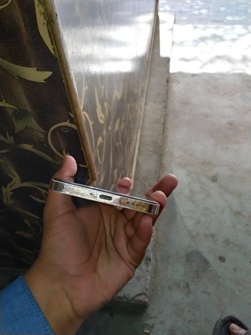 Realme 12 Plus 4
