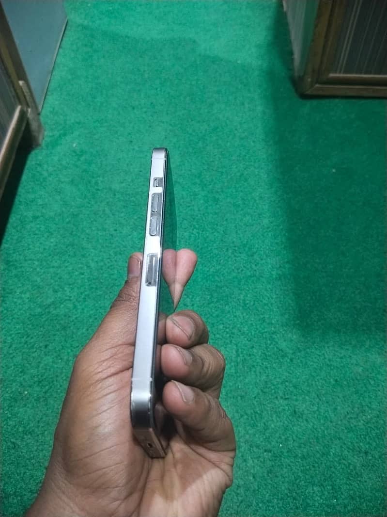 Apple iPhone 13 Pro 0
