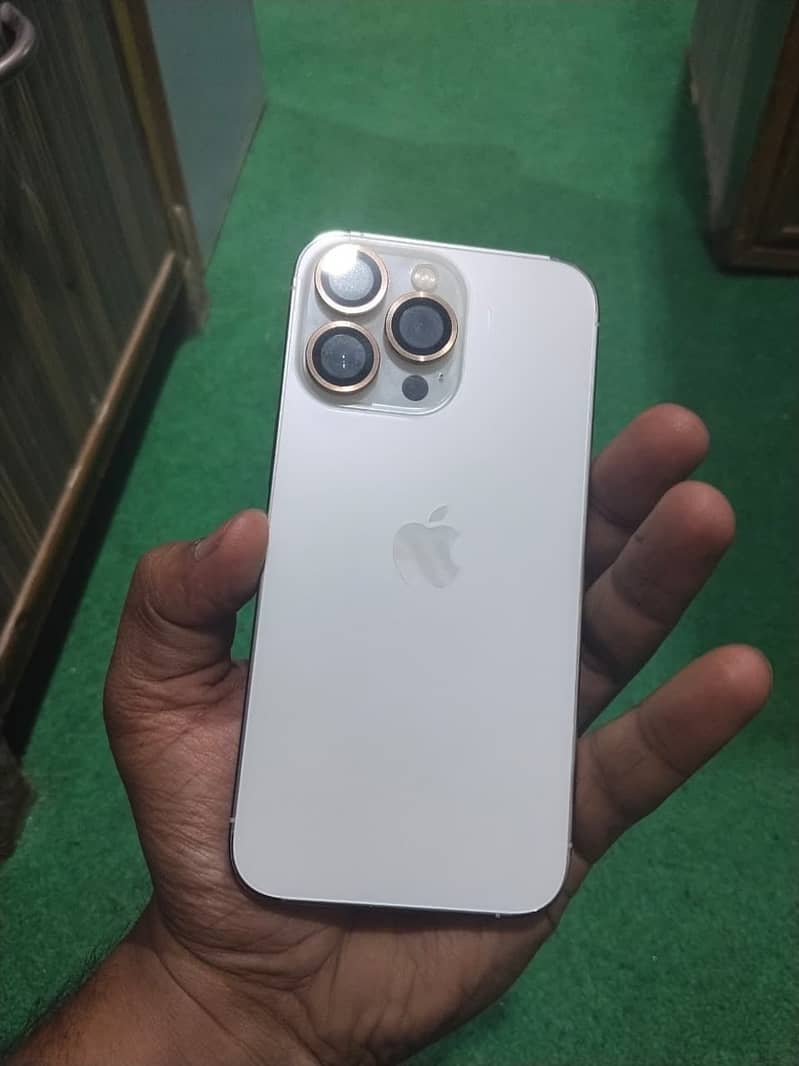 Apple iPhone 13 Pro 4