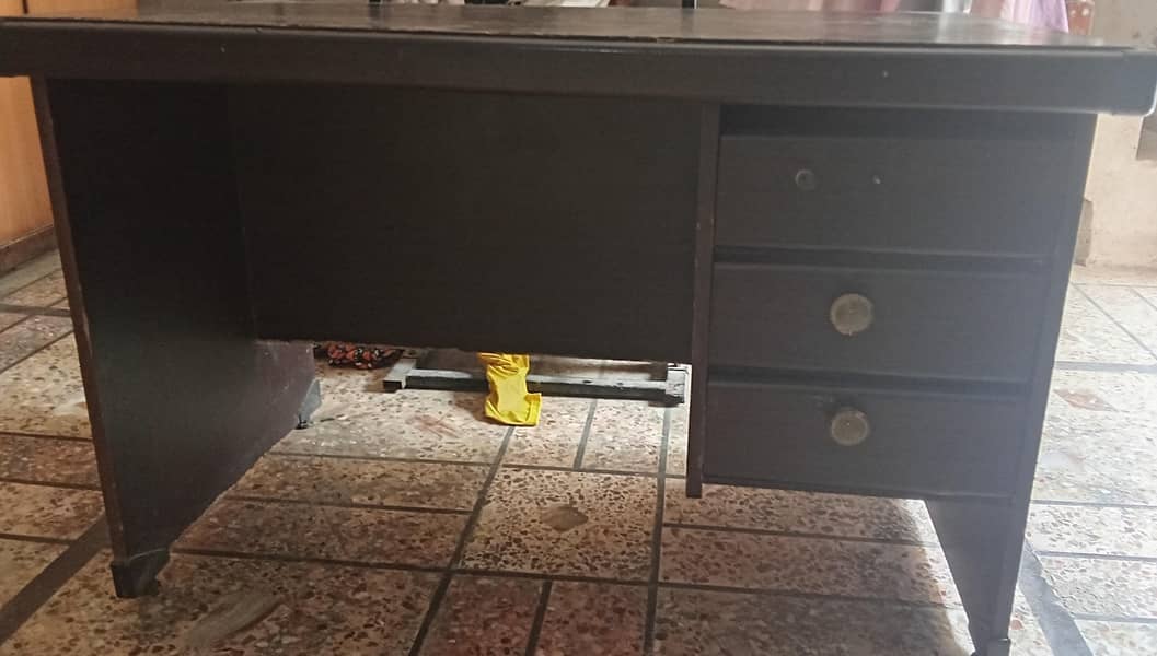 large table (used) 0