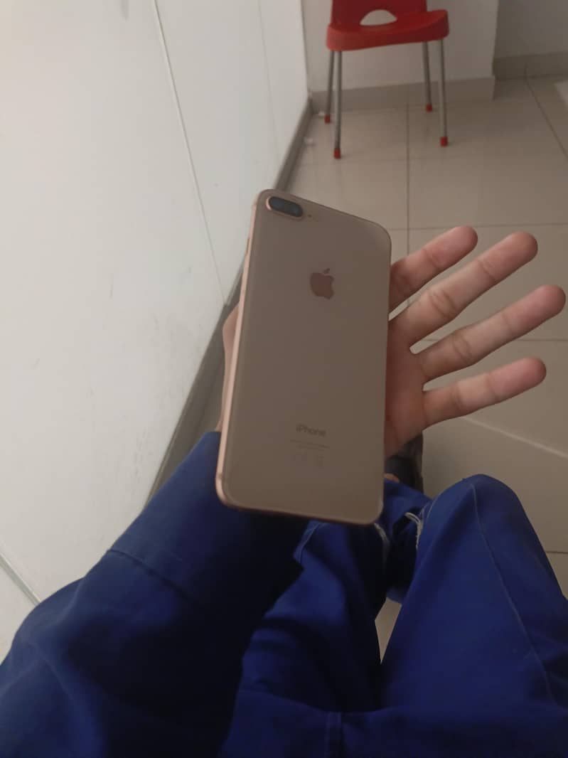 Apple iPhone 8 Plus 0