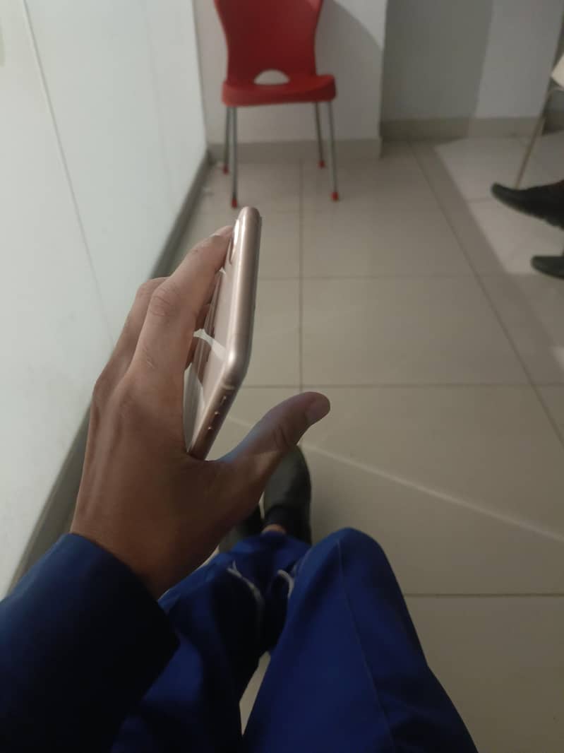 Apple iPhone 8 Plus 1