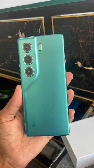 Camon 40 8/256