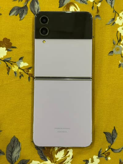 Samsung Galaxy Z Flip 4