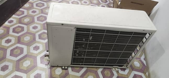 1 ton ac for sale bilkul okay hai koi masla nai hai