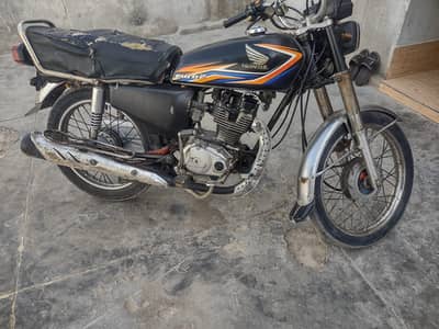 I am selling my bike 125 gadi condition bahut acchi