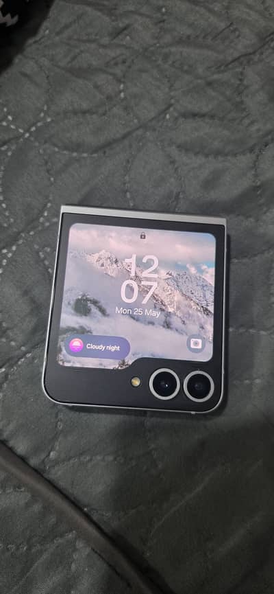 Samsung Galaxy Z Flip 6 | PTA Approved | 11 Months Warranty | 10/10