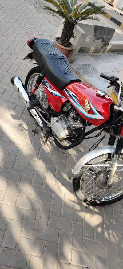 Honda 125 Model 2015 all documents clear biometric on the spot