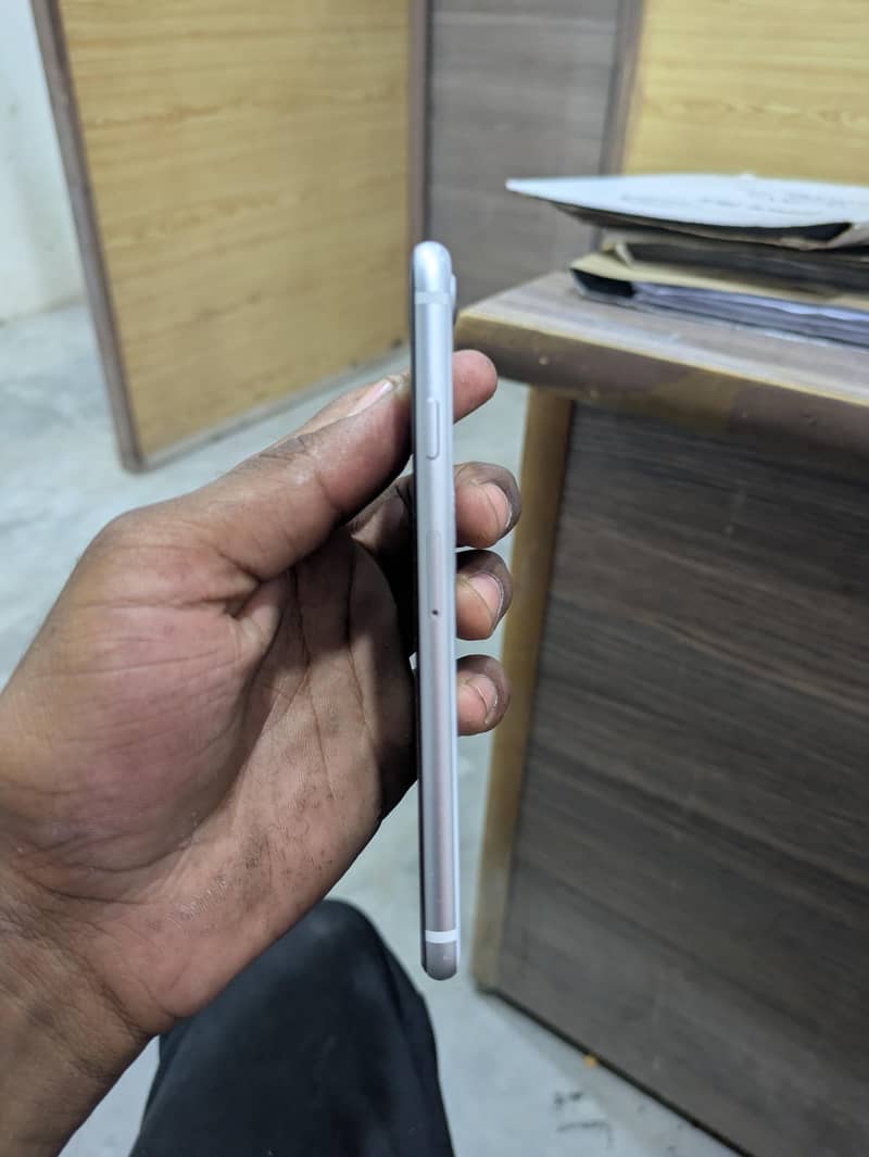 Apple iPhone SE 6