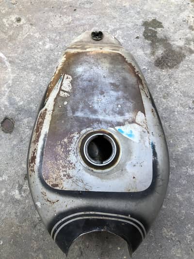 Used Bike Fuel Tank & Side Covers – Good Condition