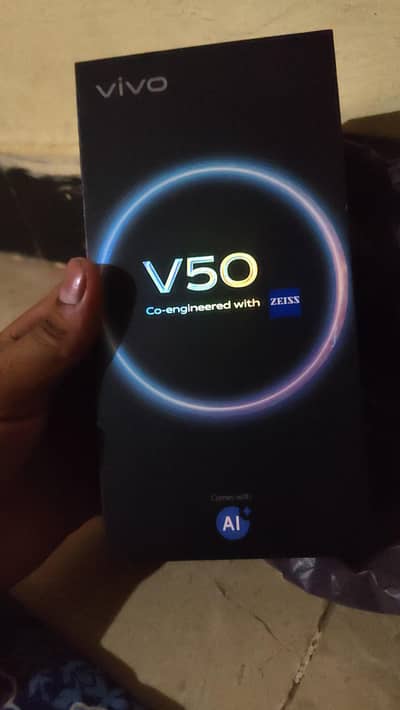 selling my Vivo V50 12/512