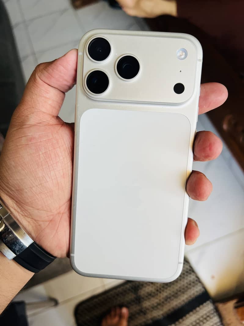 Iphone 17 pro max 1