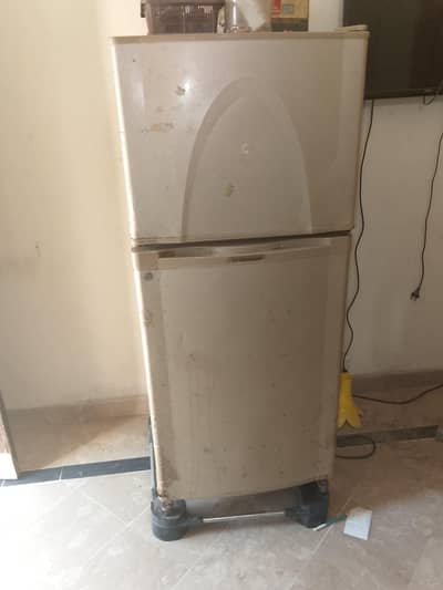 Dawlance freezers used urgent sale kir ni ha