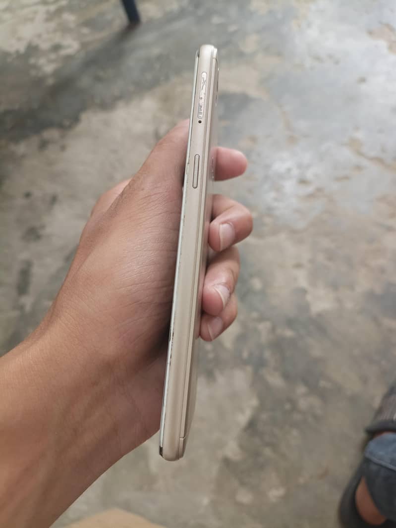 Oppo A37 1