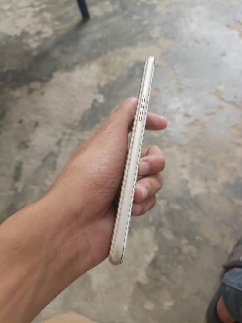Oppo A37 3