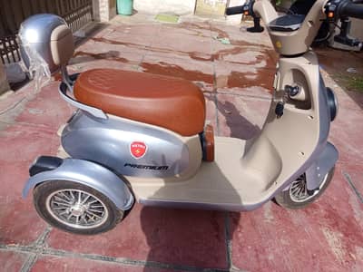 3 Wheeler Metro Premium Scooty