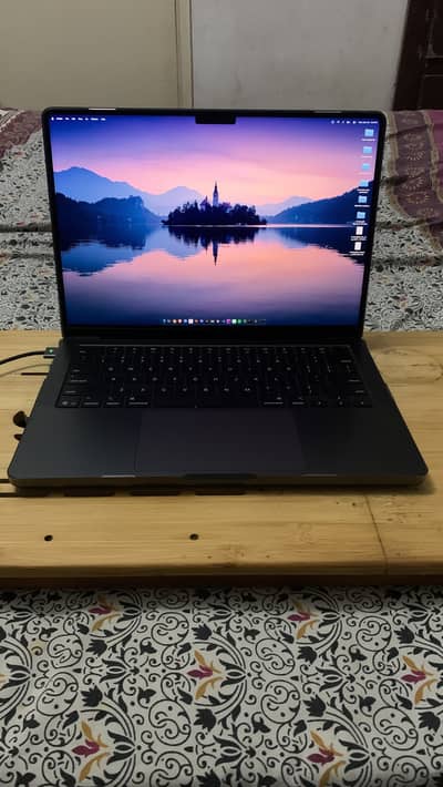MacBook Pro M5 14 Inch