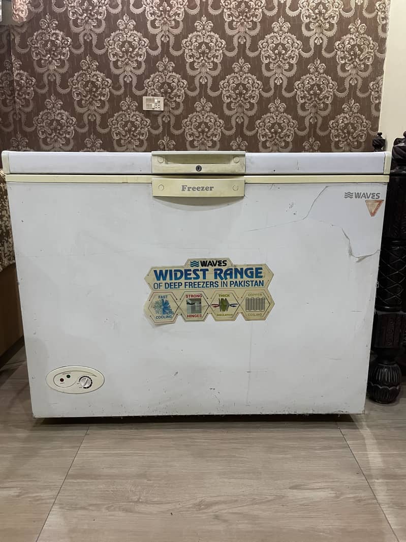 Waves deep freezer 0