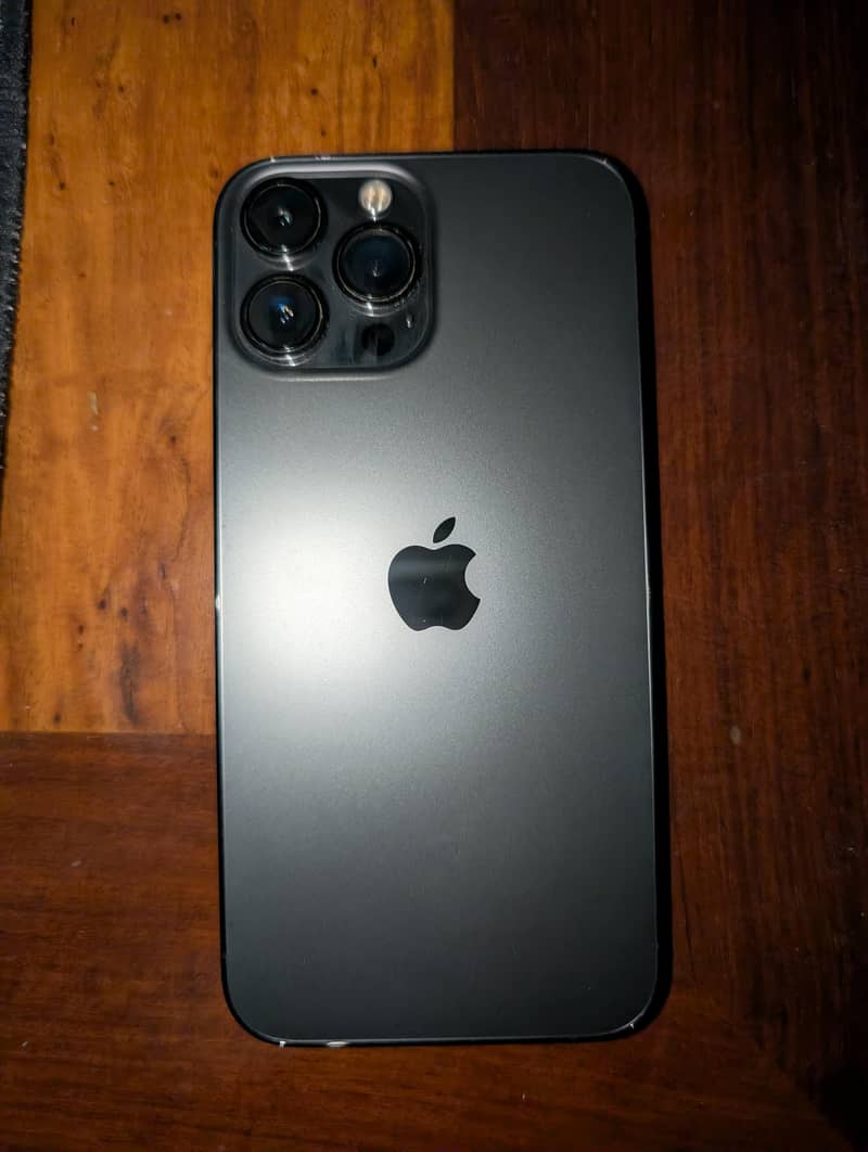 Apple iPhone 13 Pro Max 1