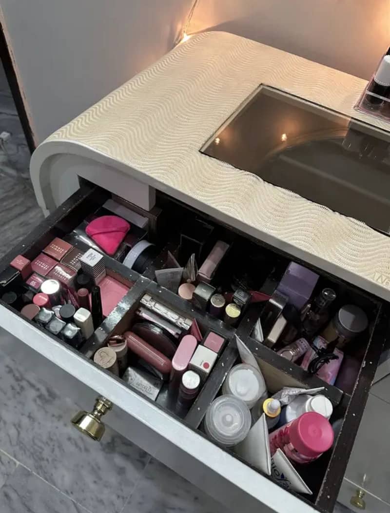 Dressing table 1