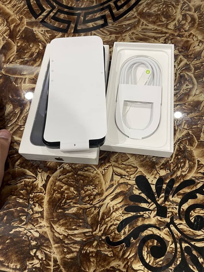 IPhone 16e 2