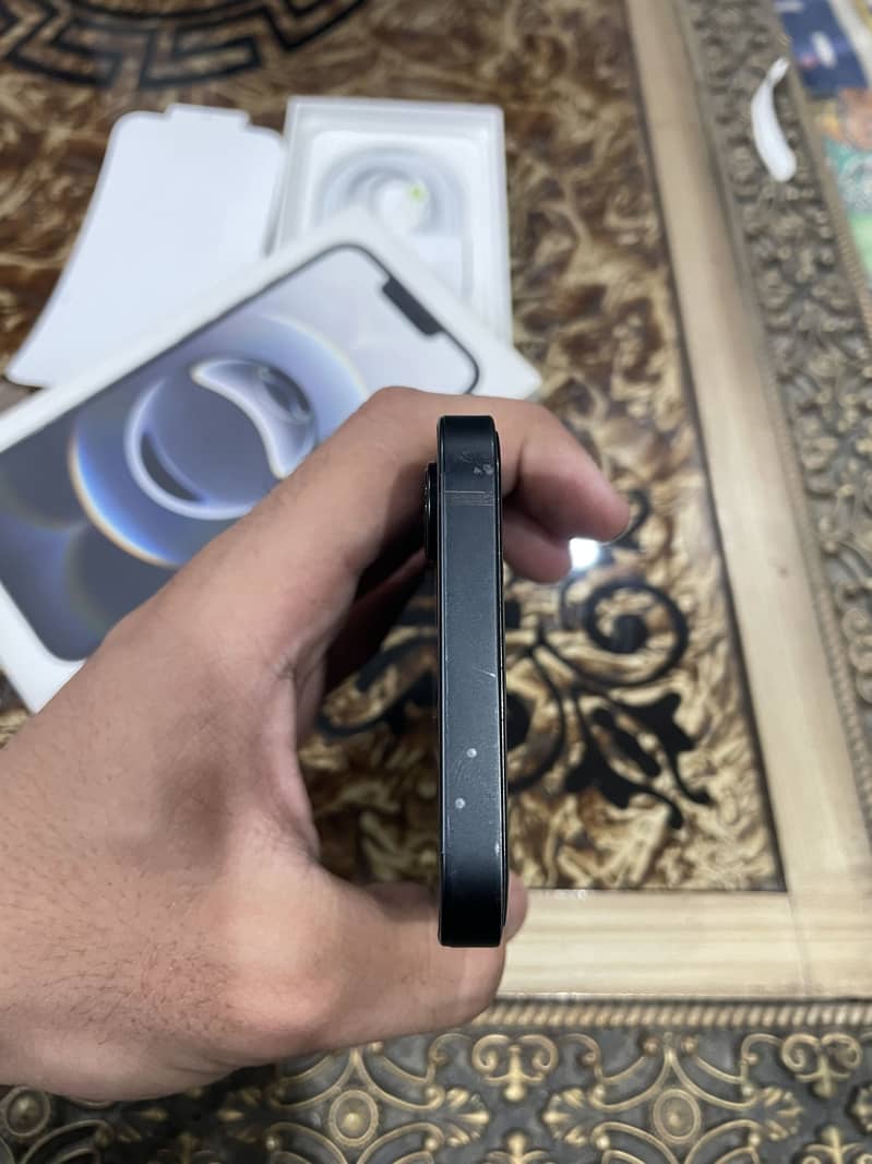 IPhone 16e 5