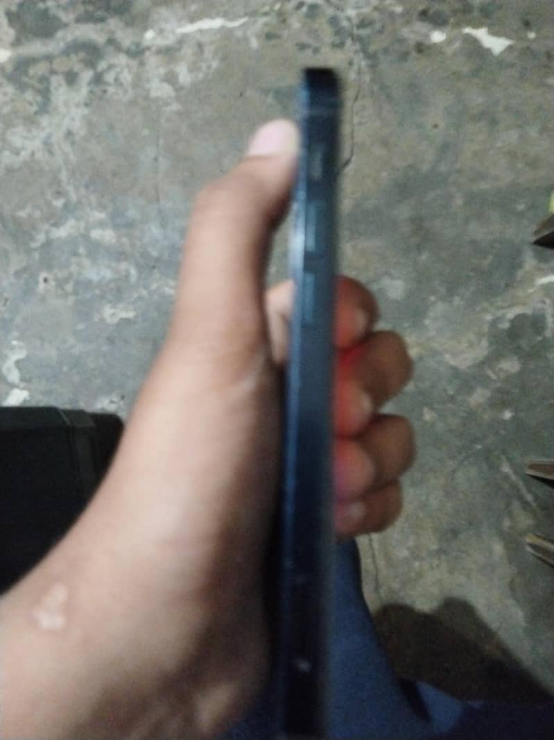 Apple iPhone 12 3