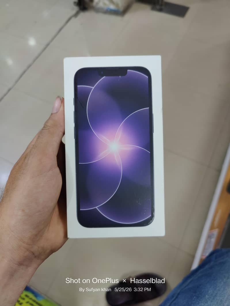 Apple iPhone 17e 1