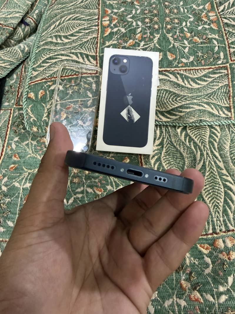 Apple iPhone 13 2