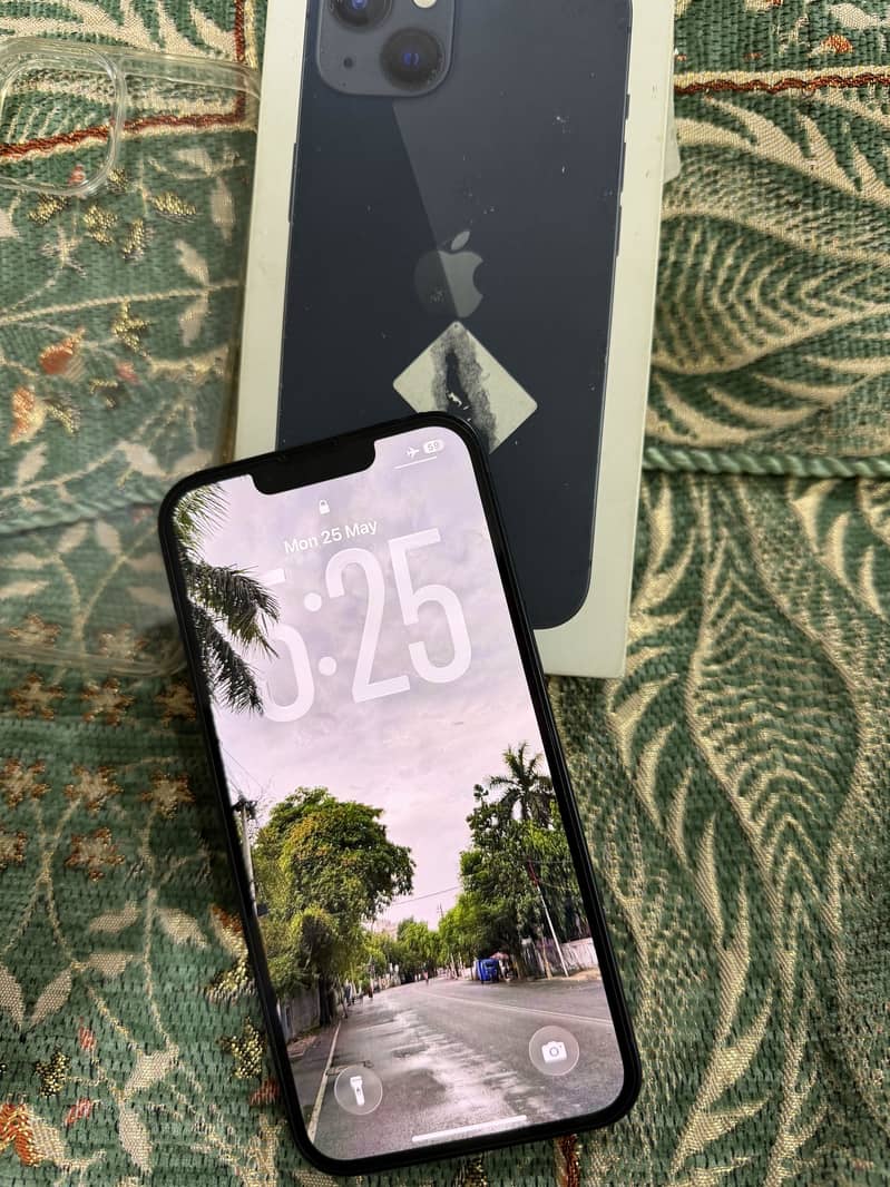 Apple iPhone 13 5