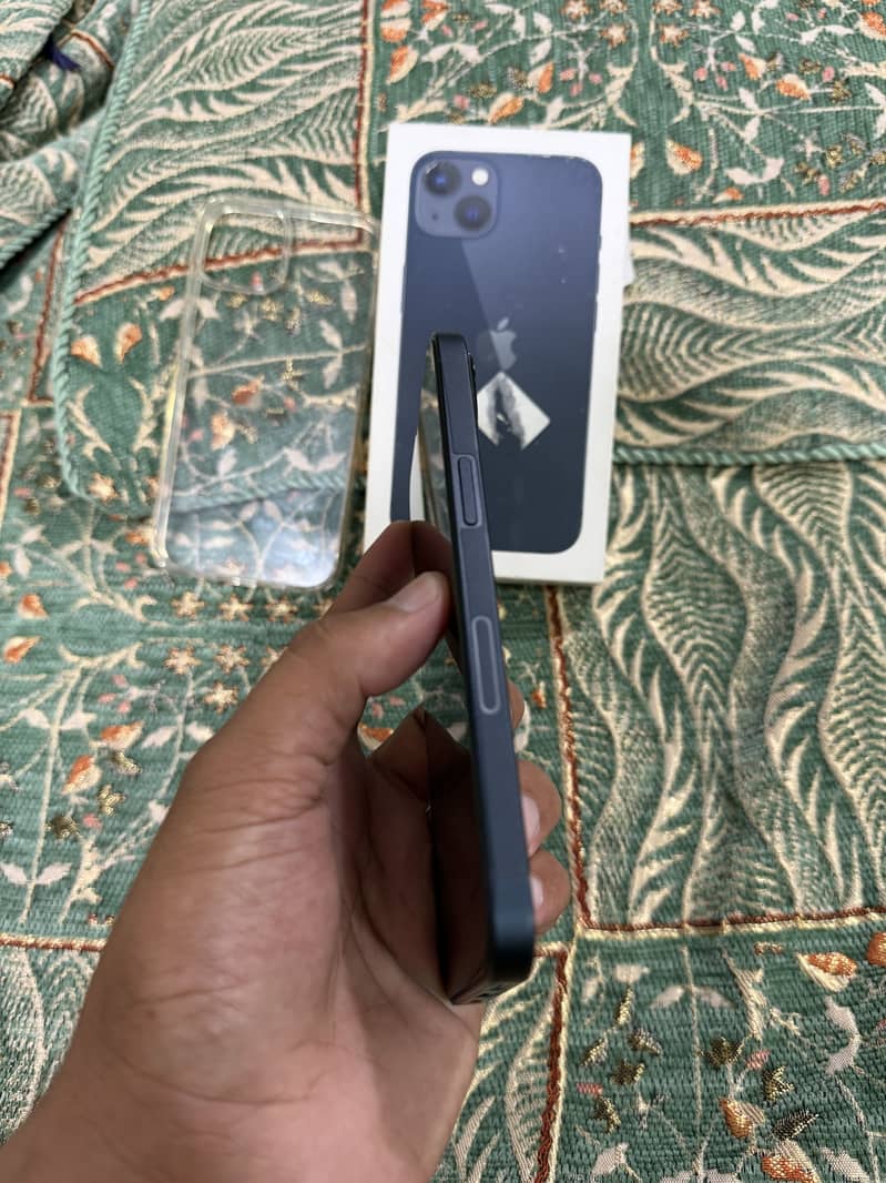 Apple iPhone 13 6