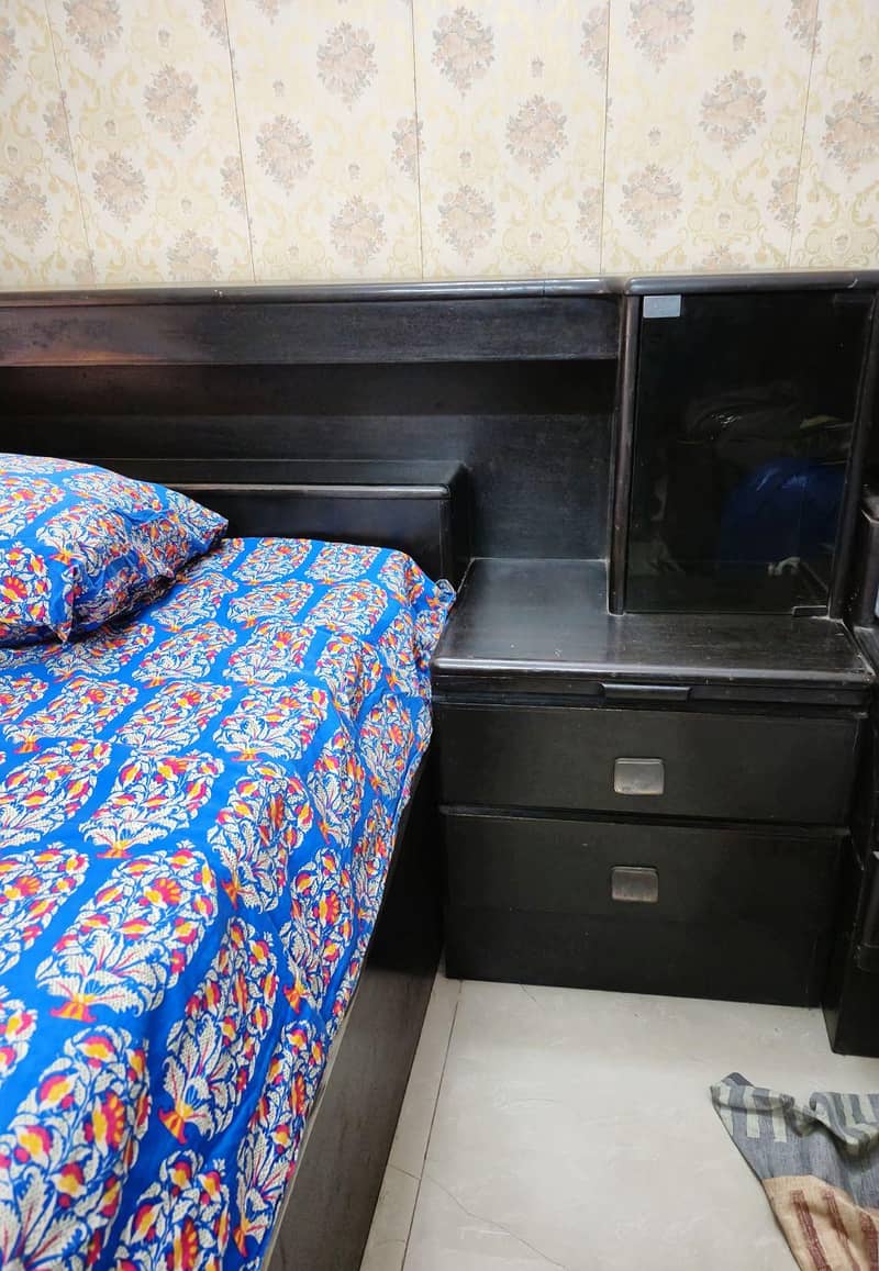 Double bed with dressing table 1