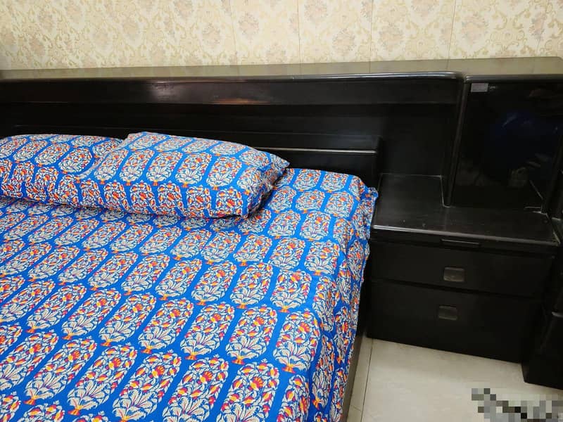 Double bed with dressing table 2