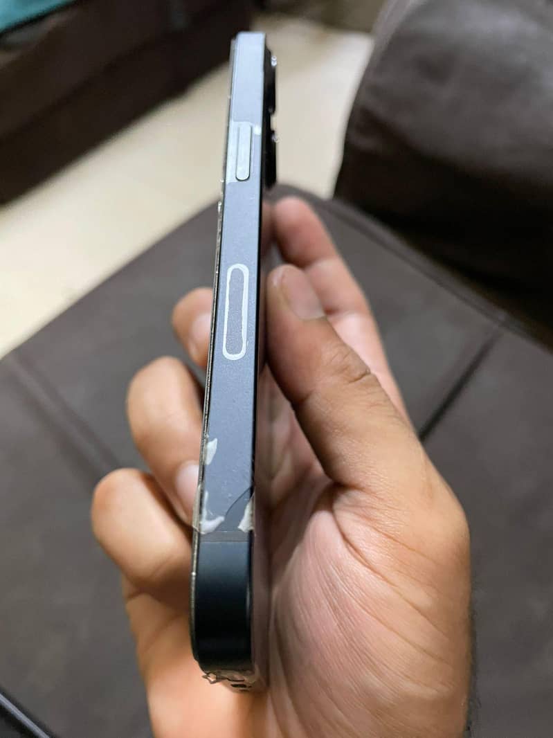 Apple iPhone 13 2