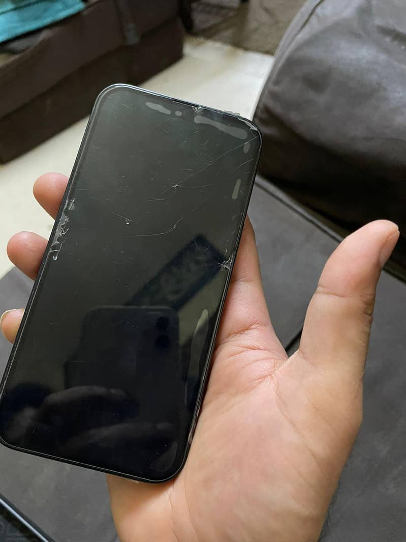 Apple iPhone 13 4