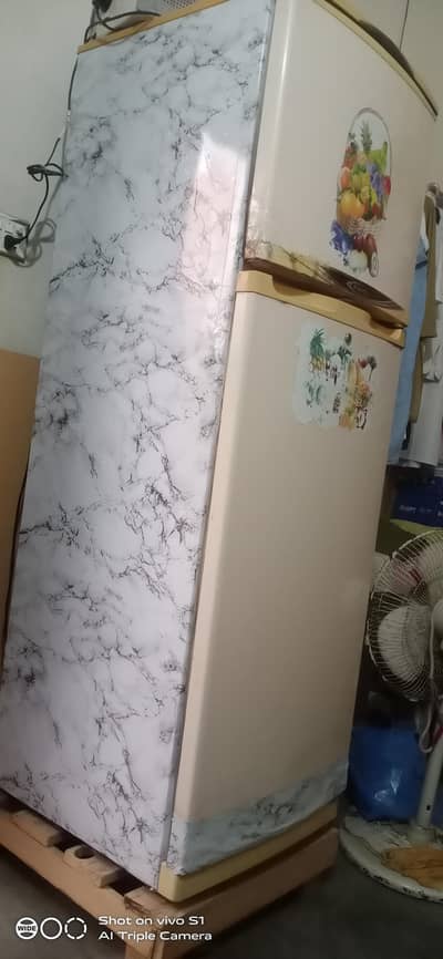 Full size waves company ka fridge hai