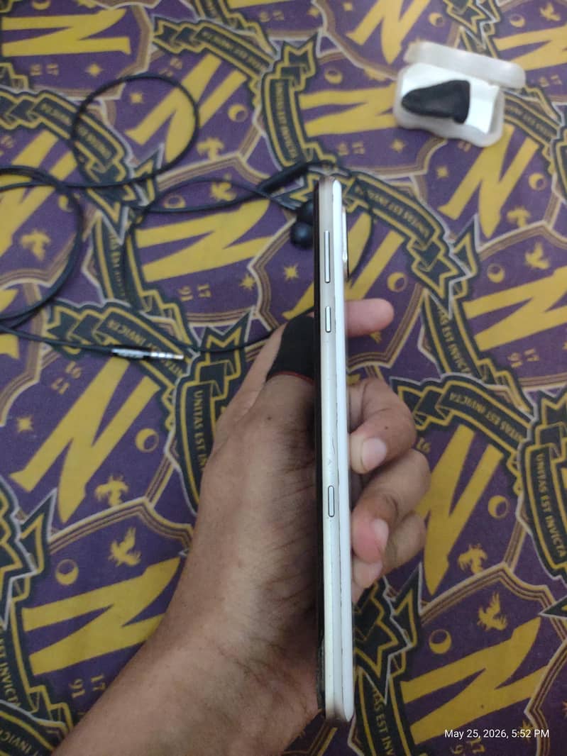Sharp Aquos R3 2