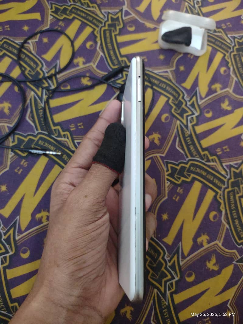 Sharp Aquos R3 3