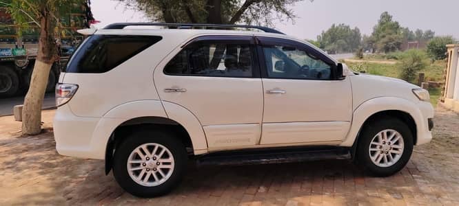 Toyota Fortuner V 2013