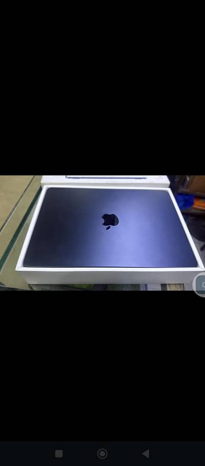 Mac Air m2 2022 13 inch display midnight blue