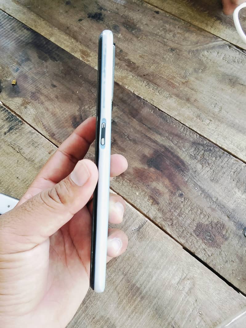 OPPO A76 1