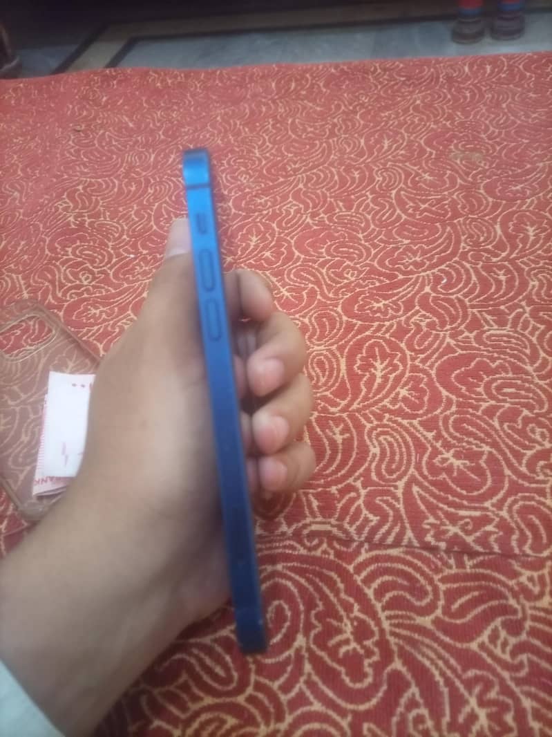 Apple iPhone 12 3