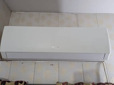 Gree 1.5 ton inverter AC