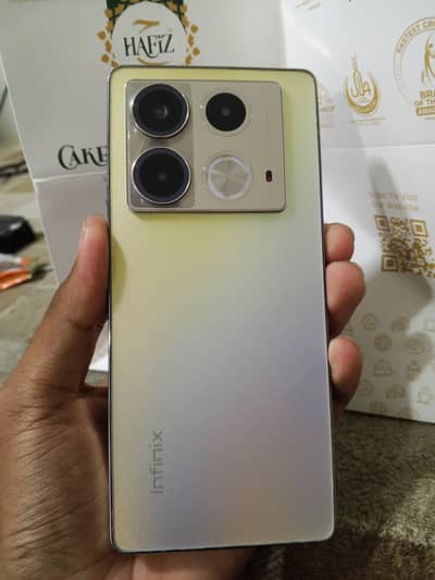 Infinix Note 40 with Complete Saamaan