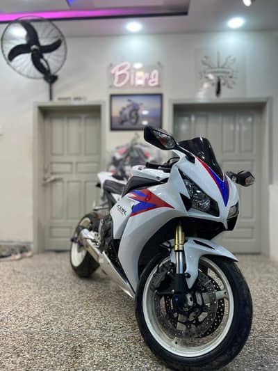 Honda CBR 1000RR Model 2011