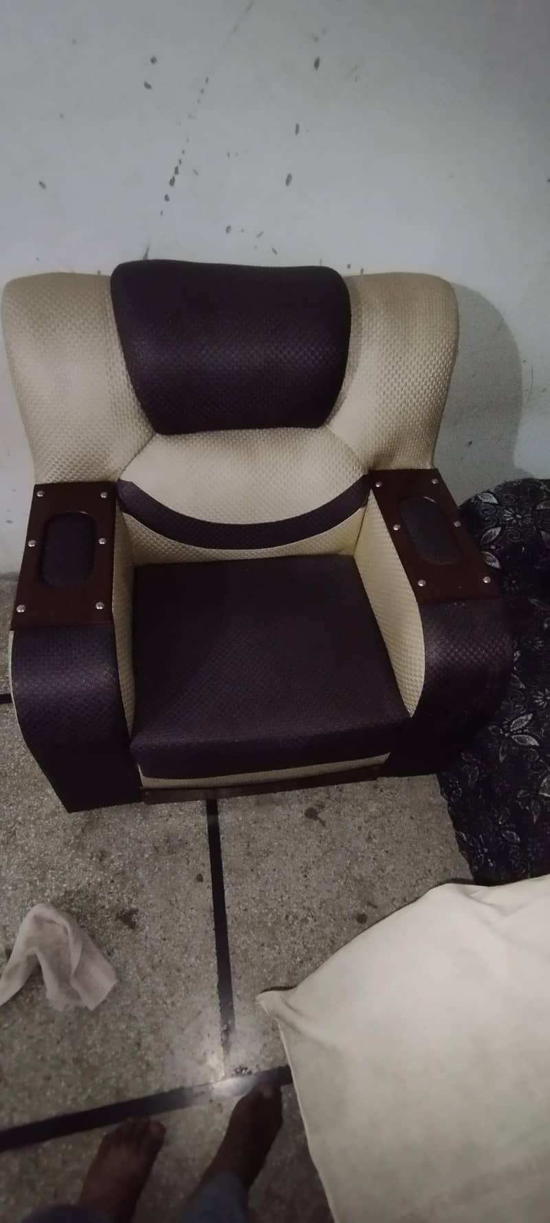 new condition sofa set 2+1+ Table 3